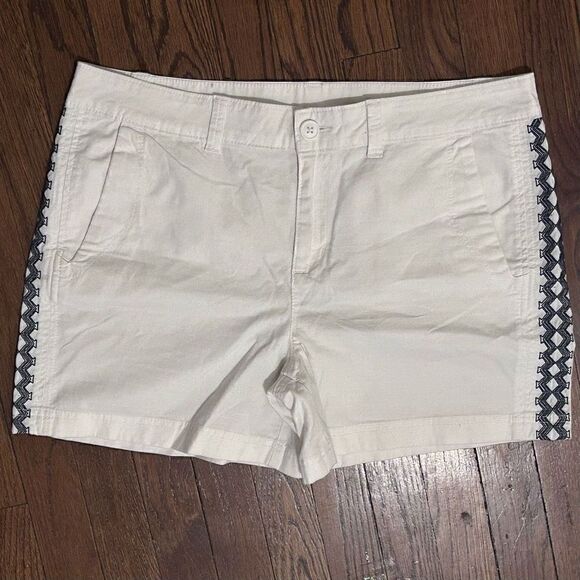Eddie Bauer Women’s Size 12 Shorts Blue & White Embroidered 5” Preloved Perfect! - Picture 1 of 9